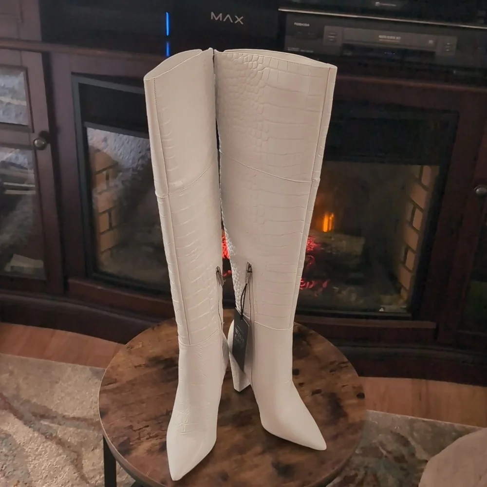 NWT Vince Camuto White Croc Embossed Over The Knee Boots Pointed Toe Glam Size 6 - Picture 2 of 7